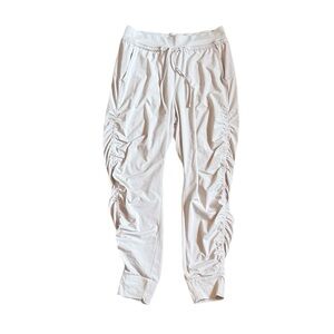 Athleta Cream Ruched Attitude Pants Women’s 6